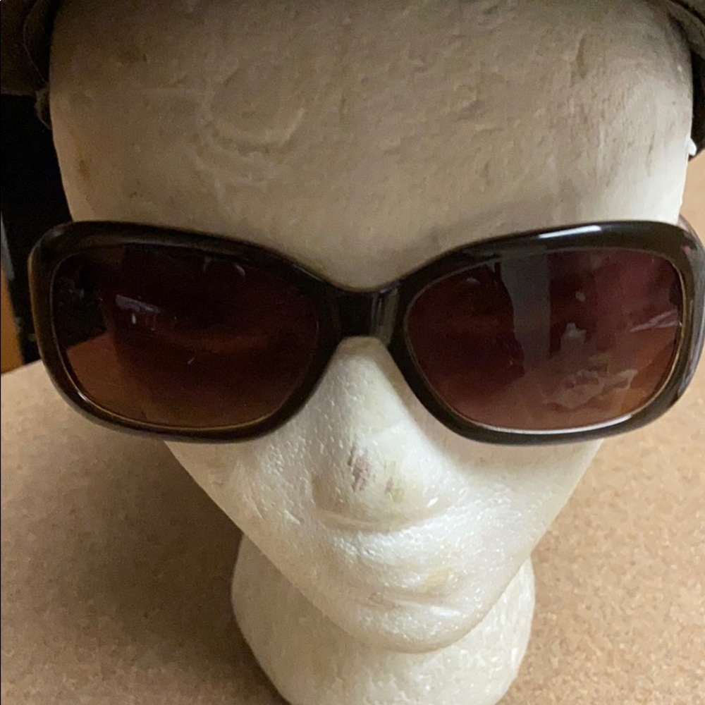 Oscar de la Renta Sunglasses - Picture 3 of 8